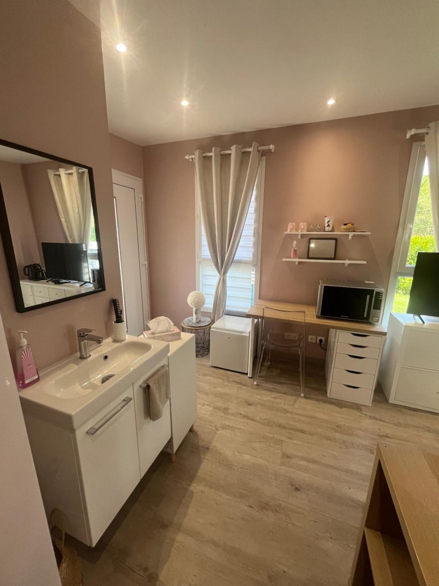 Apartamento Dependance Prive Saint-Thibault-des-Vignes Exterior foto