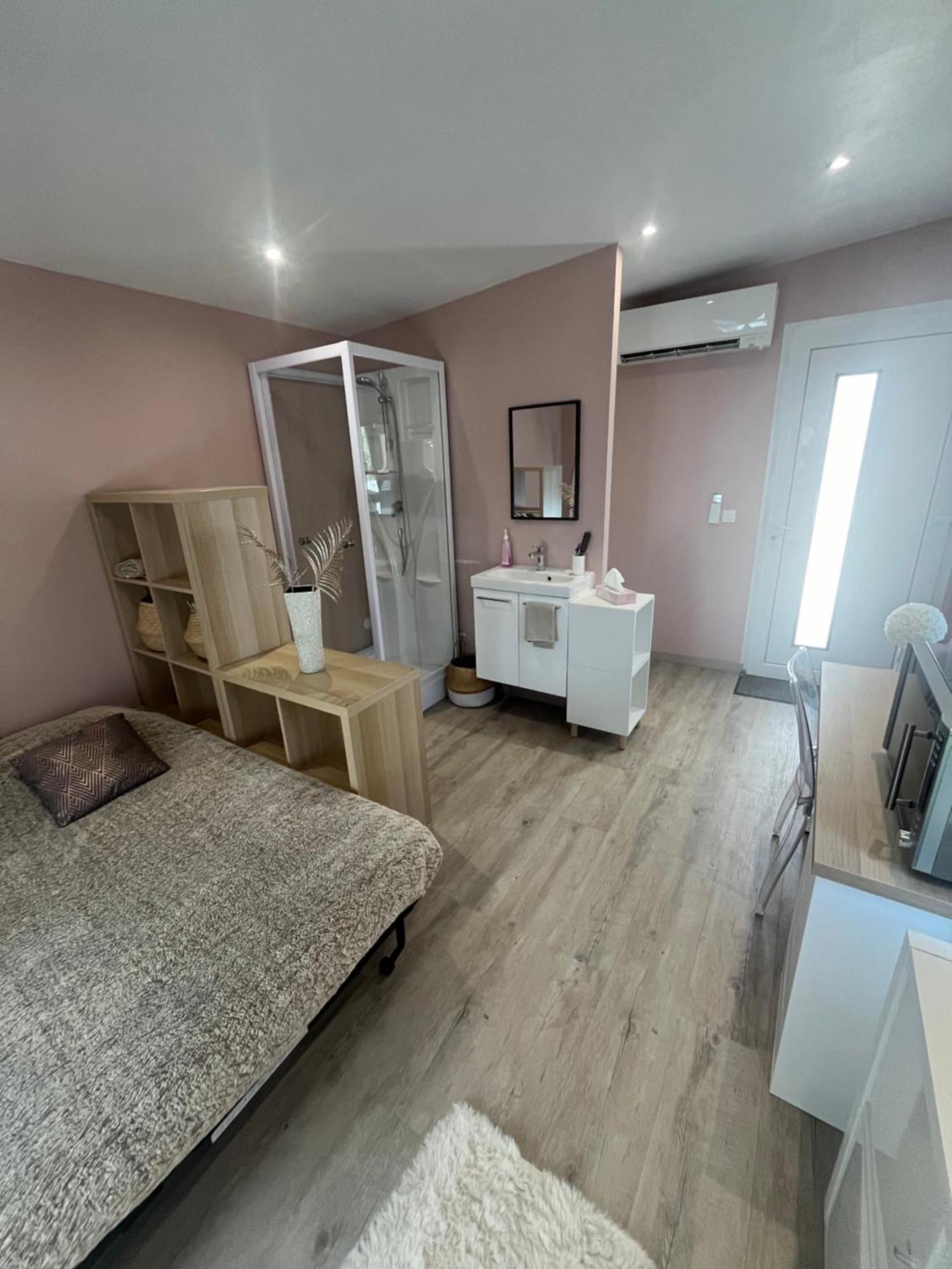 Apartamento Dependance Prive Saint-Thibault-des-Vignes Exterior foto